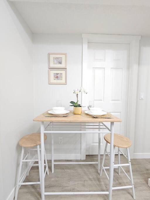 Cozy Suites In Calgary Area Balzac Kültér fotó